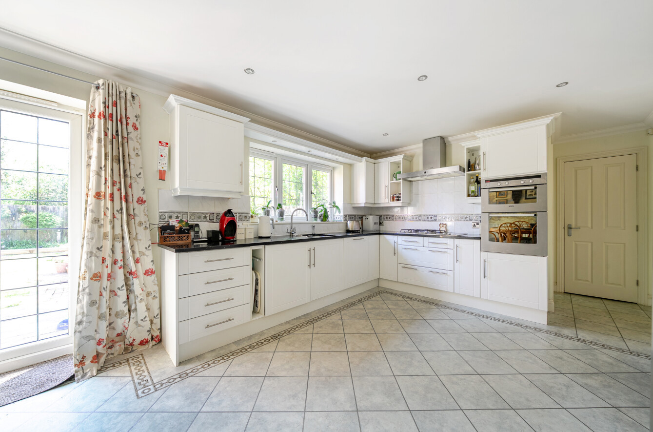 Locks Road, Locks Heath, Southampton, Hampshire, SO31 - Charters