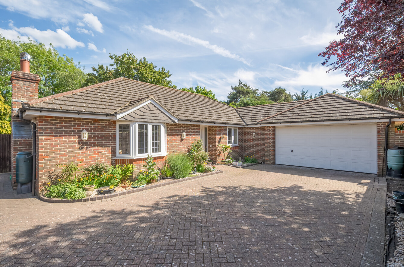 Locks Road, Locks Heath, Southampton, Hampshire, SO31 - Charters