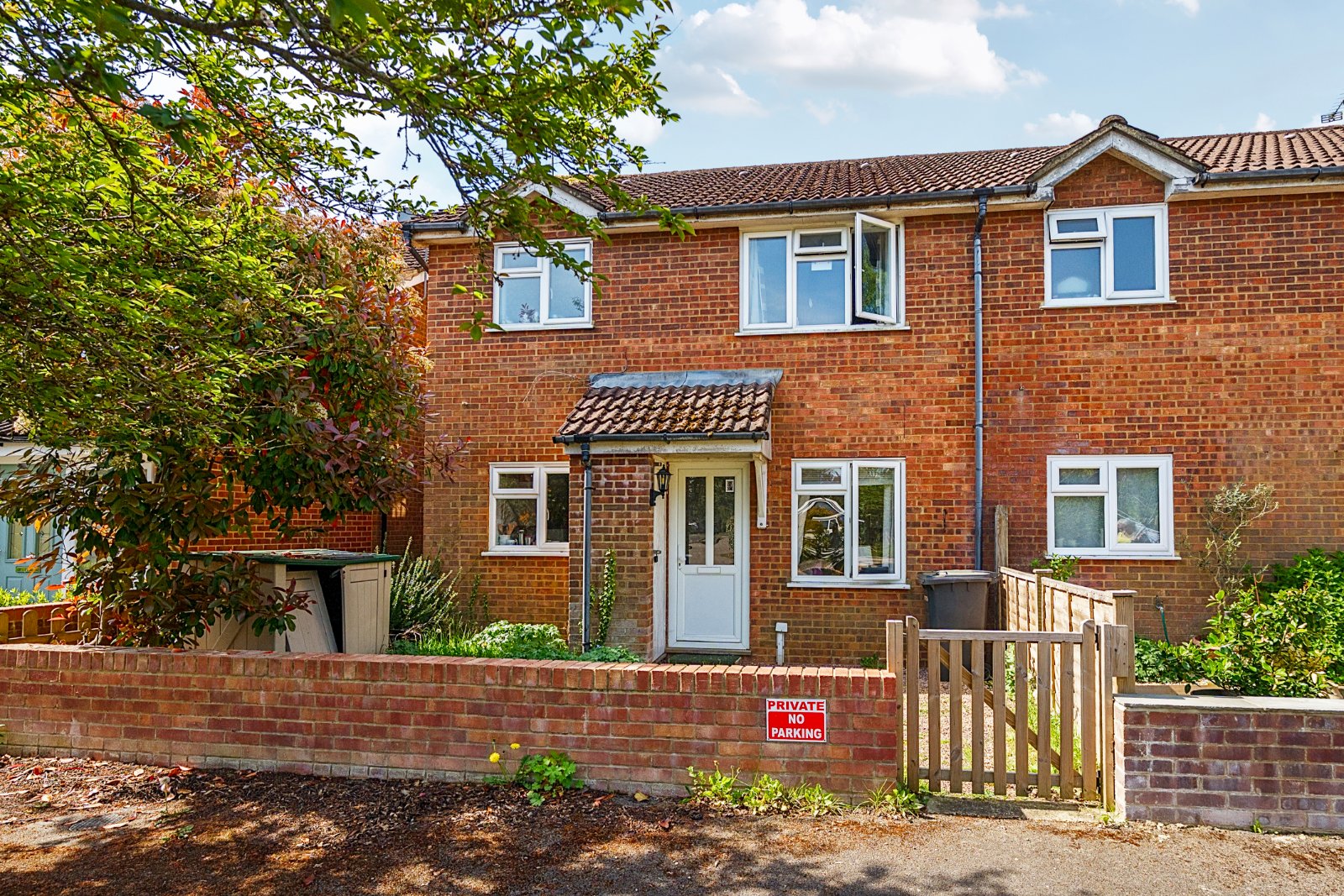 Southern Way, Farnham, Surrey, GU9 - Charters