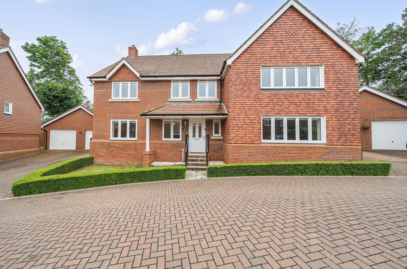 Cleverley Rise, Bursledon, Southampton, Hampshire, SO31 - Charters