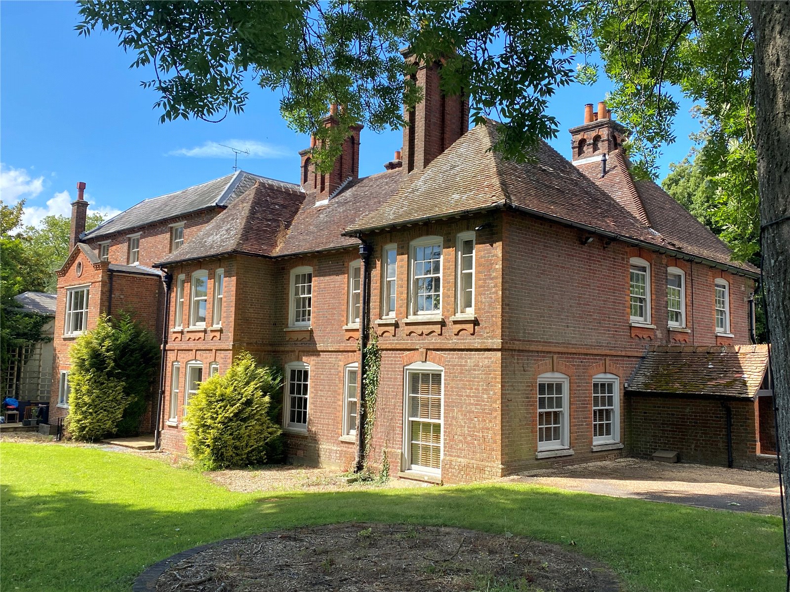 Botley Hill, Botley, Southampton, Hampshire, SO30 - Charters
