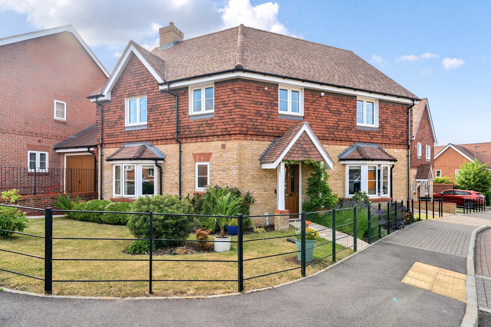Gardenia Drive, Wrecclesham, Farnham, Surrey, GU10 - Charters