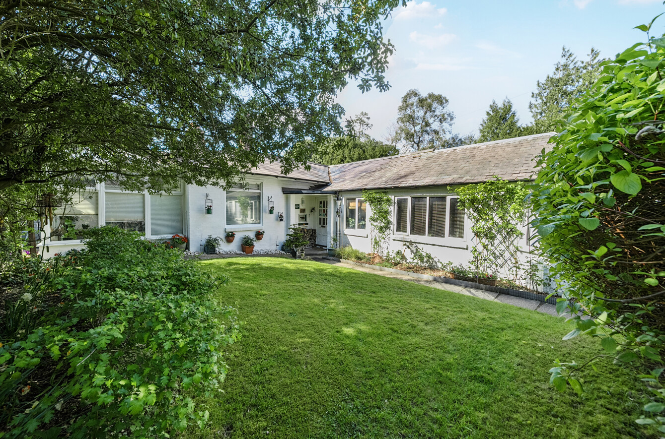 Botley Hill, Botley, Southampton, Hampshire, SO30 - Charters