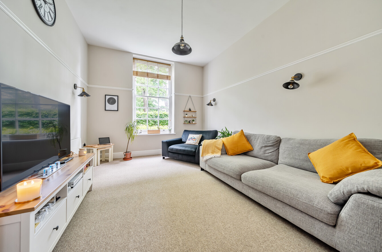 Knowle Avenue, Knowle, Fareham, Hampshire, PO17 - Charters