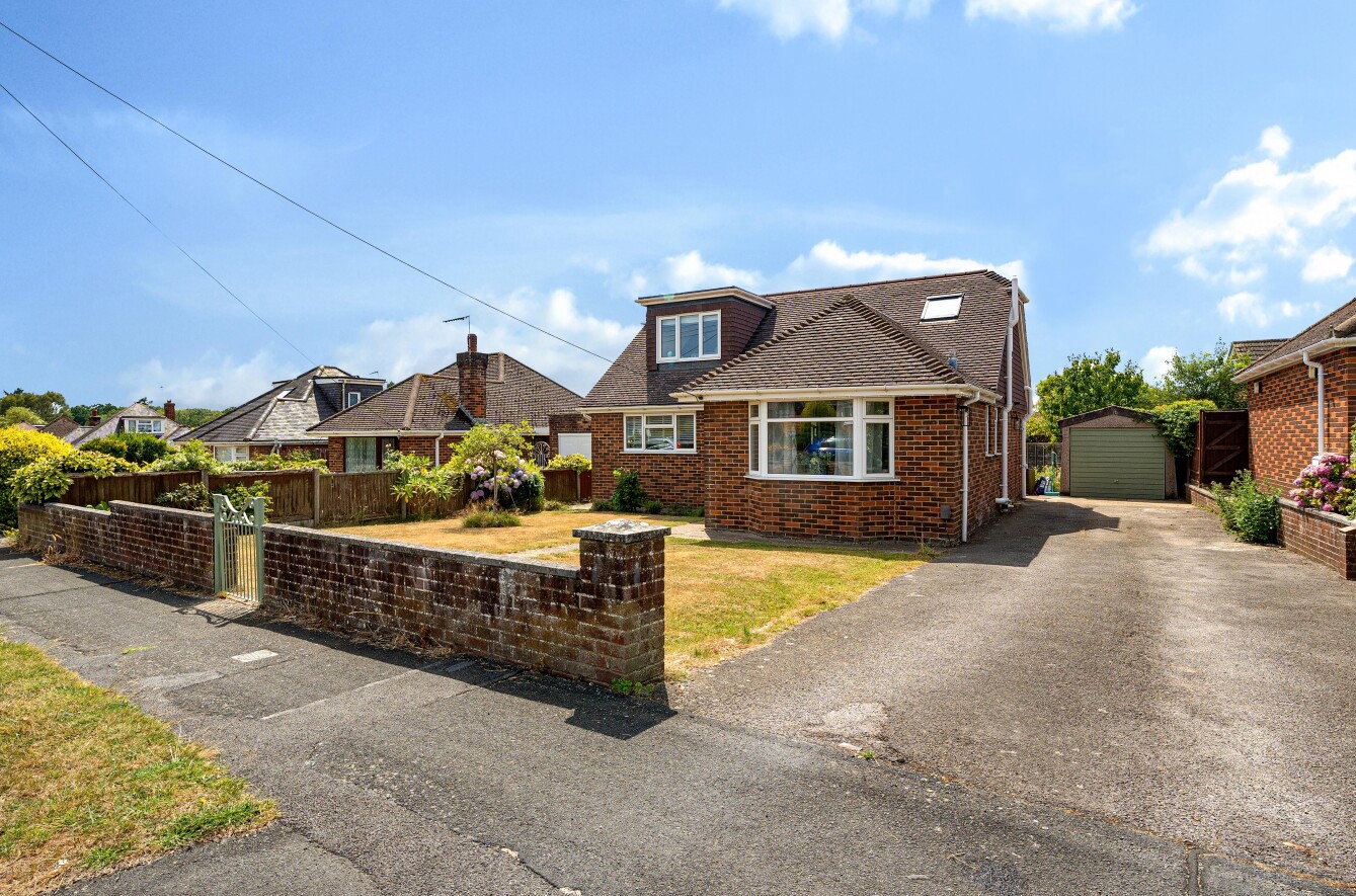 Broadmead Road, Nursling, Southampton, SO16 - Charters
