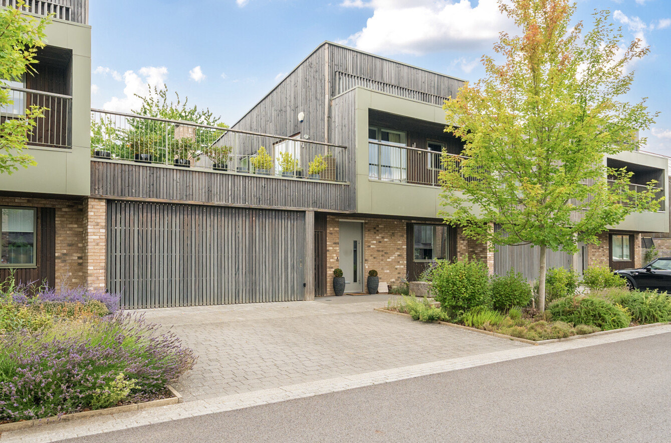Eversley Gardens, Kings Worthy, Winchester, Hampshire, SO23 - Charters