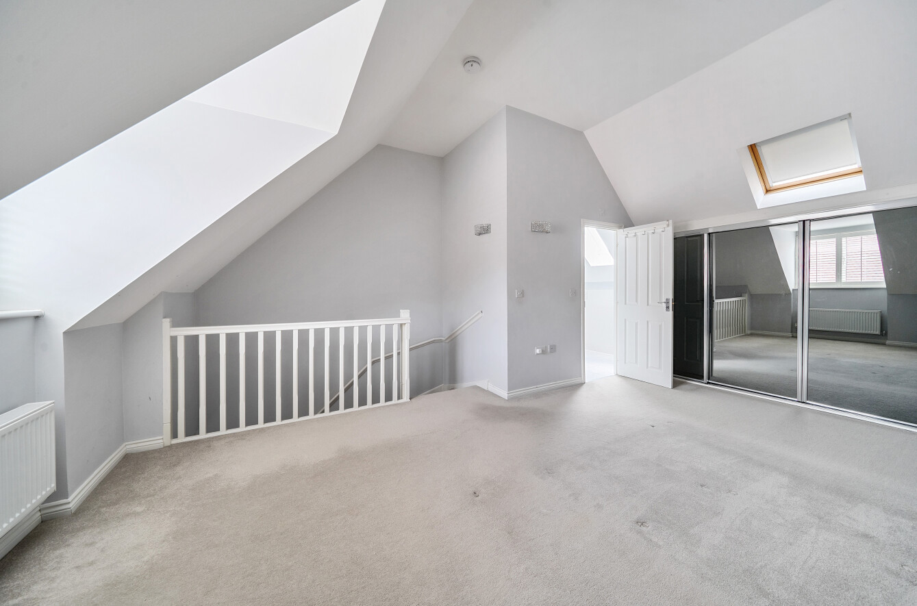 Parsons Way, Tongham, Farnham, Surrey, GU10
