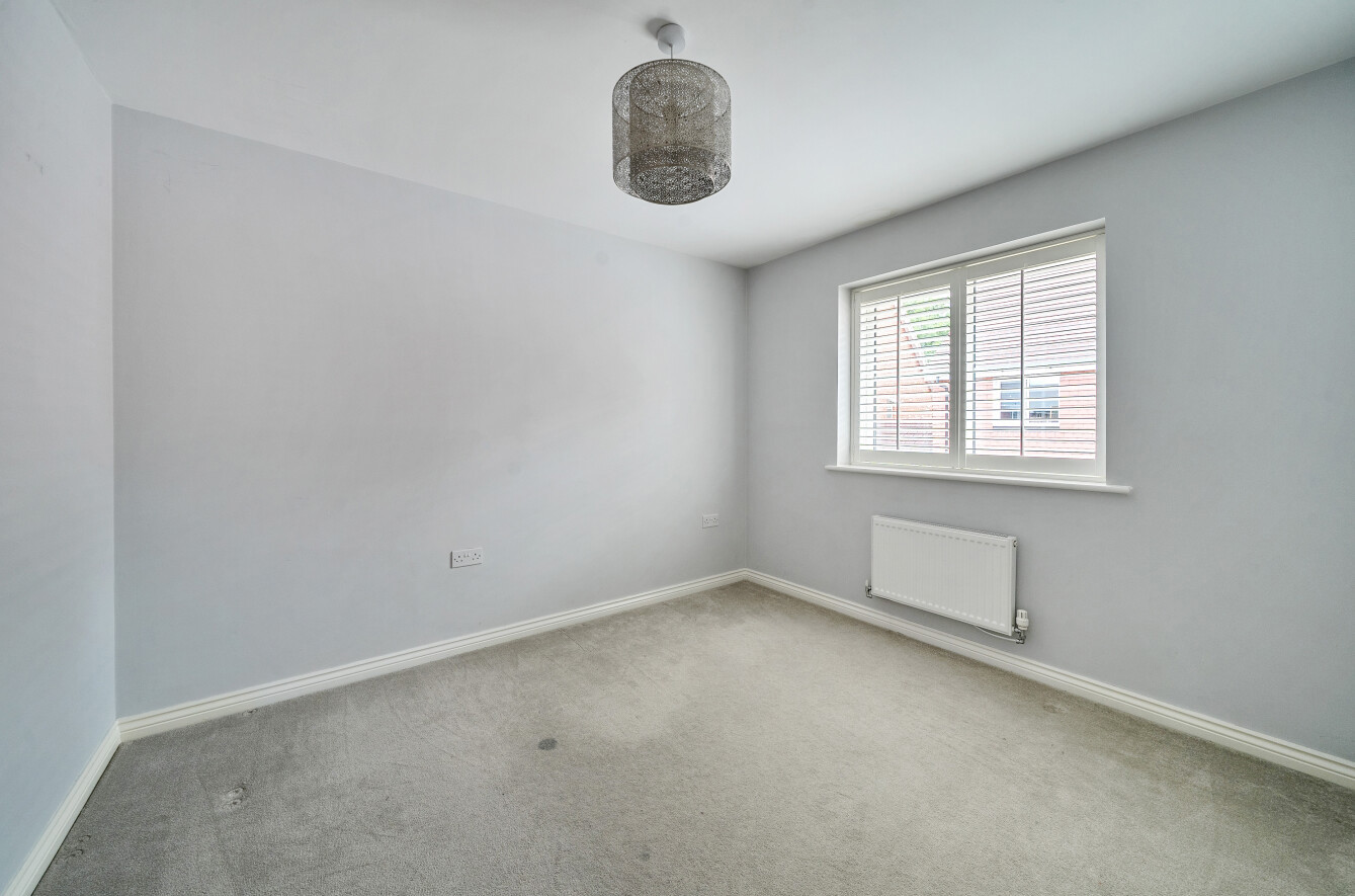 Parsons Way, Tongham, Farnham, Surrey, GU10