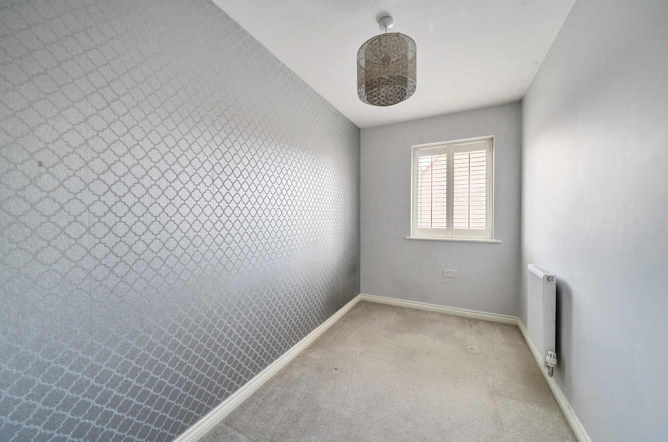 Parsons Way, Tongham, Farnham, Surrey, GU10