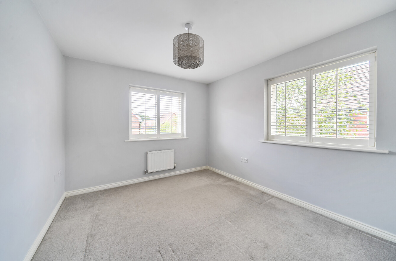 Parsons Way, Tongham, Farnham, Surrey, GU10