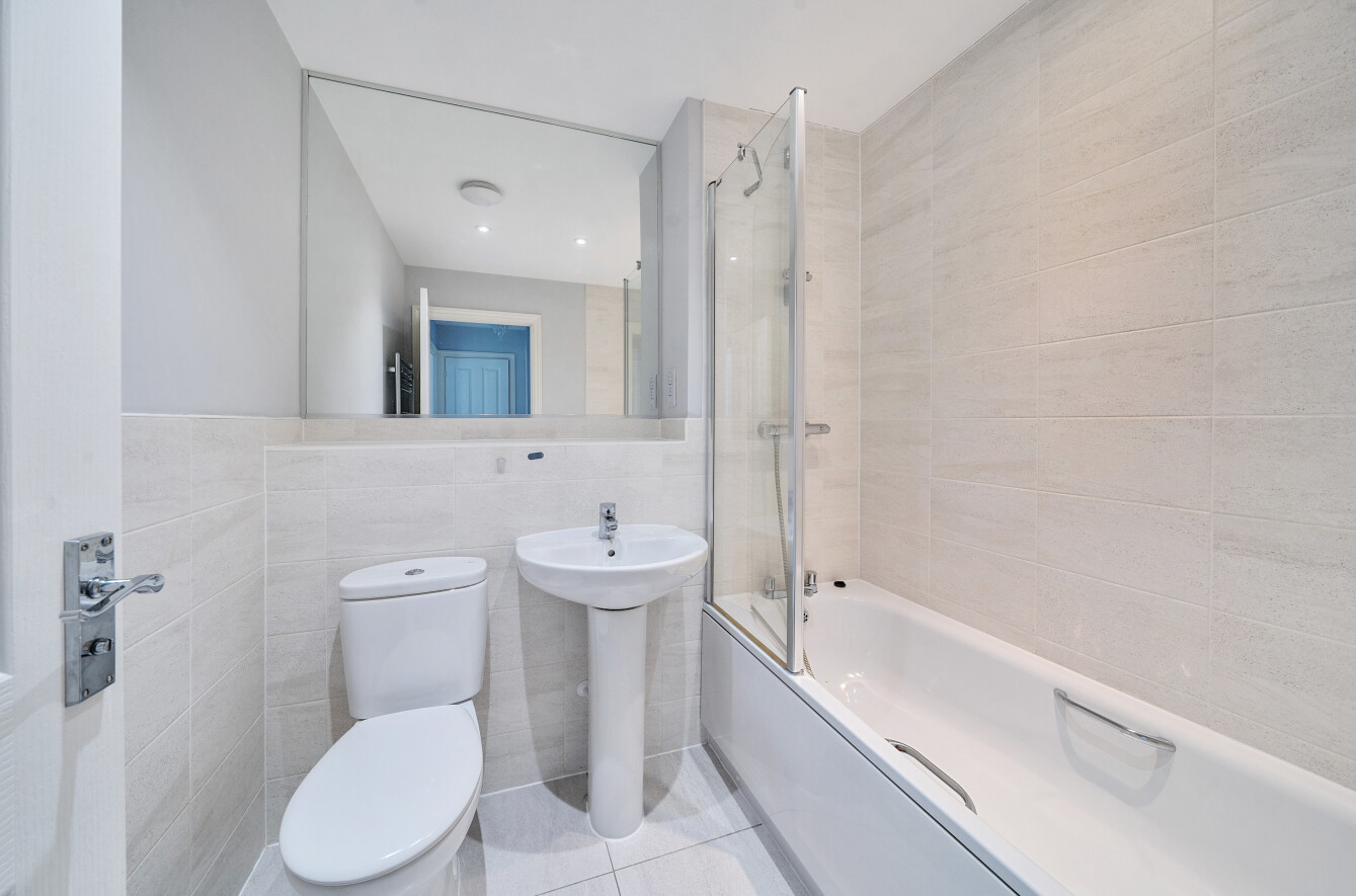 Parsons Way, Tongham, Farnham, Surrey, GU10