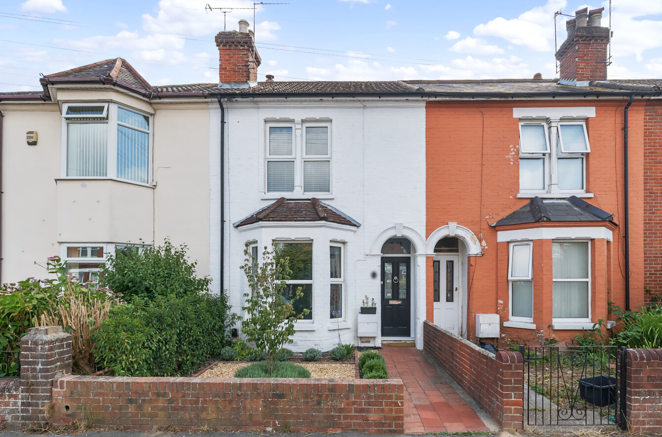 Desborough Road, Eastleigh, Hampshire, SO50 - Charters