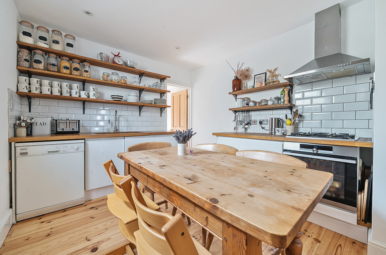 Desborough Road, Eastleigh, Hampshire, SO50 - Charters