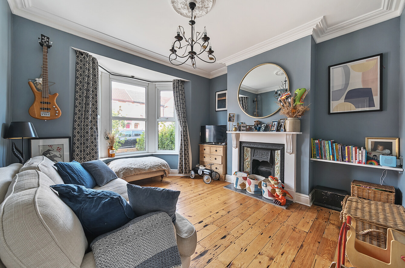 Desborough Road, Eastleigh, Hampshire, SO50 - Charters