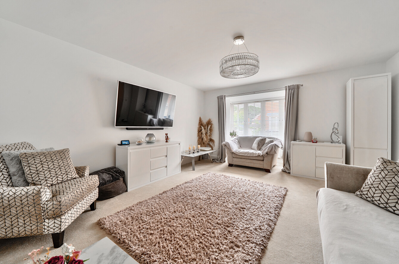 Morant Crescent, Botley, SO32 - Charters