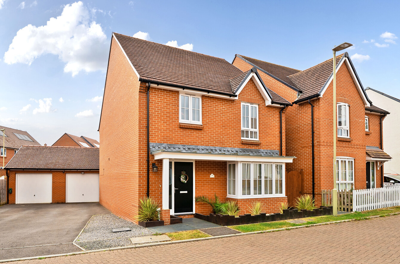 Morant Crescent, Botley, SO32 - Charters