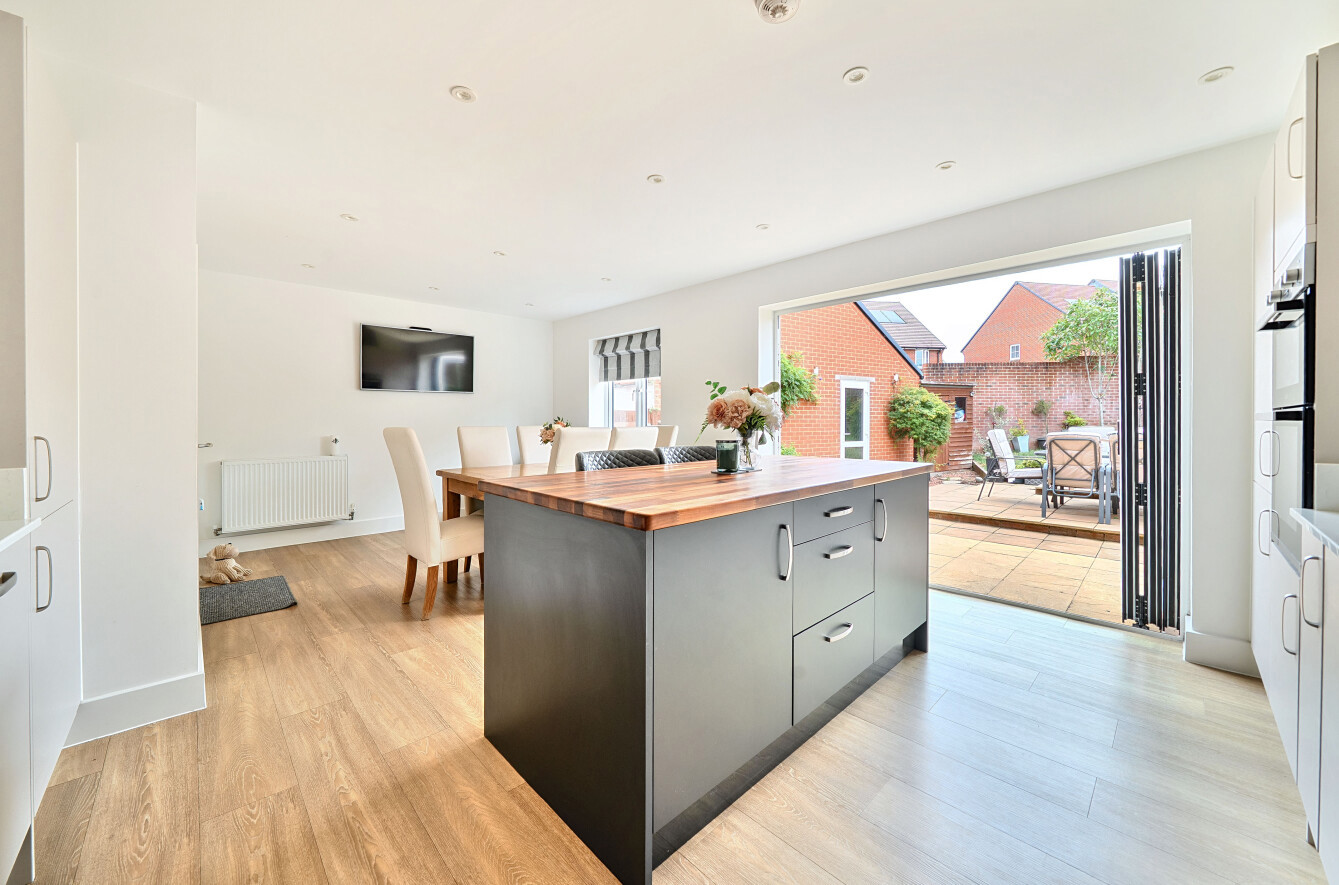 Morant Crescent, Botley, SO32 - Charters