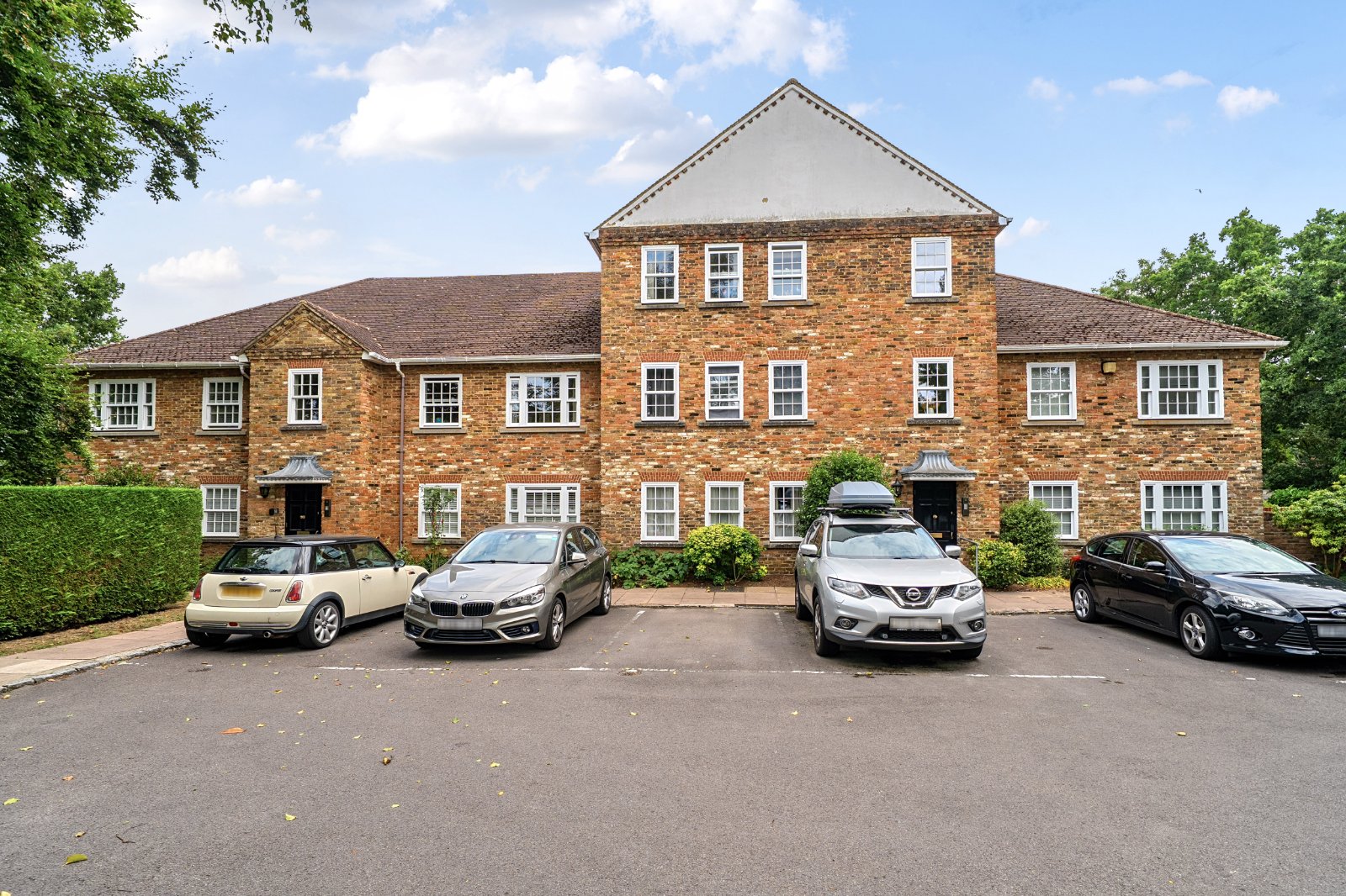 Shortheath Road, Farnham, Surrey, GU9 - Charters