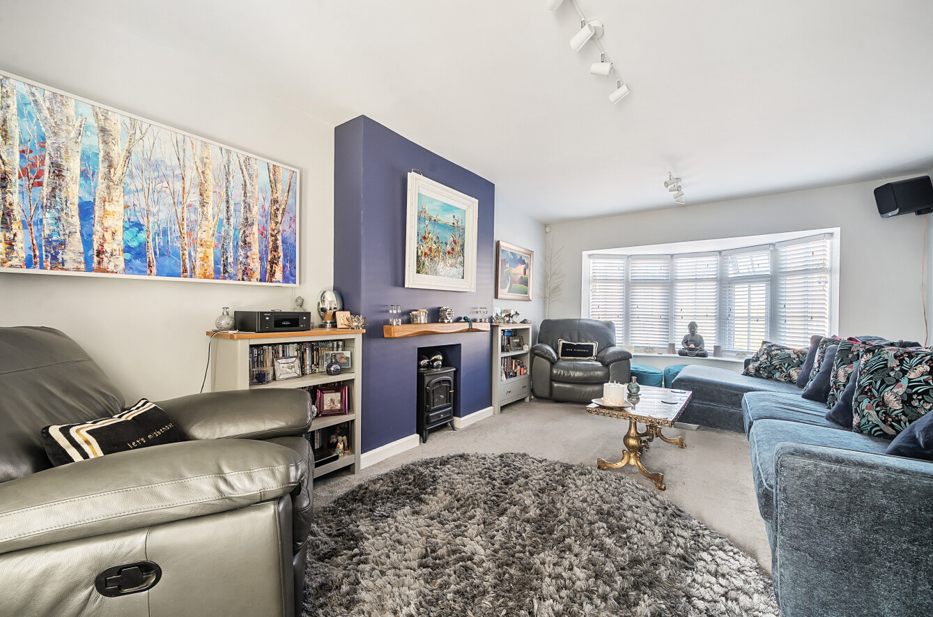 Primrose Close, North Waltham, Basingstoke, Hampshire, RG25 - Charters