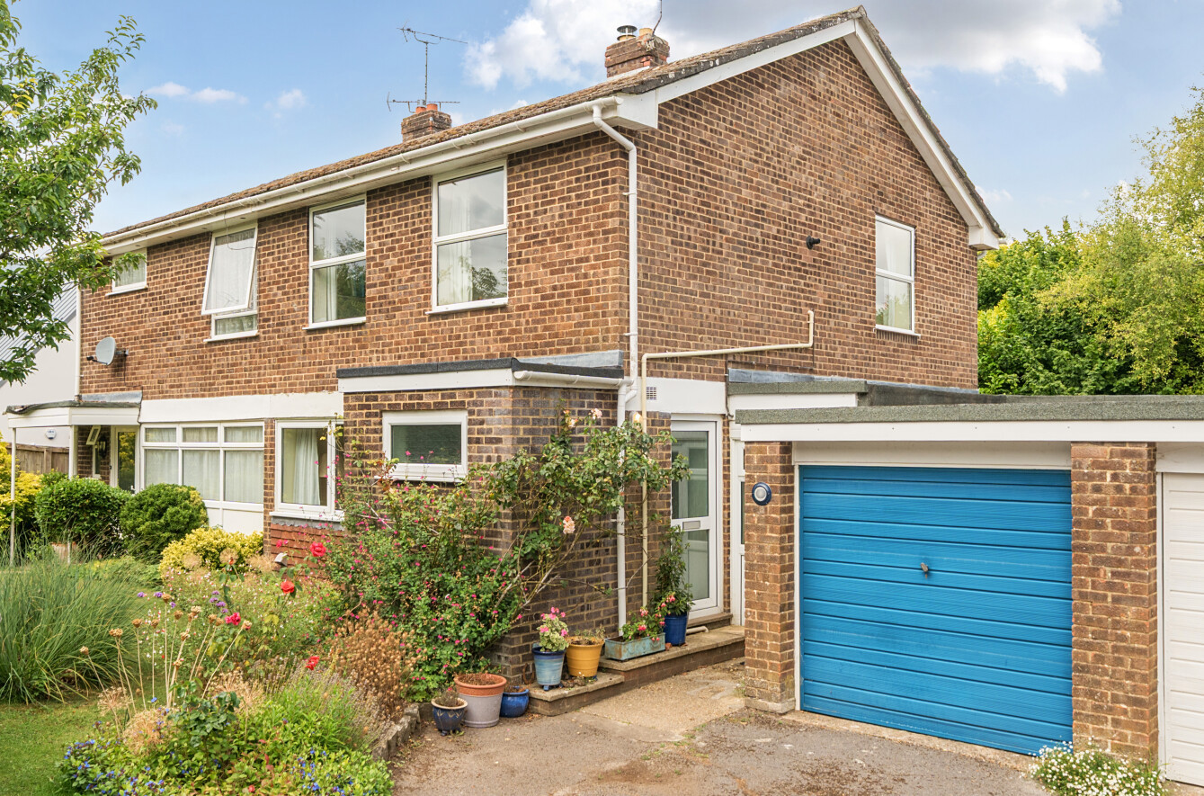 Arle Gardens, Alresford, Hampshire, SO24 - Charters