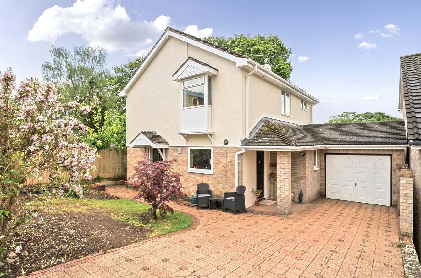 Windermere Gardens, Alresford, Hampshire, SO24 - Charters