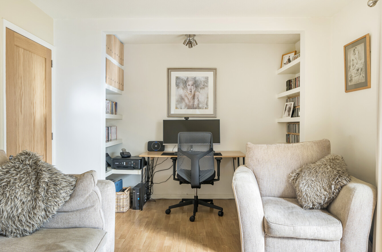 Lovells Walk, Alresford, Hampshire, SO24 - Charters
