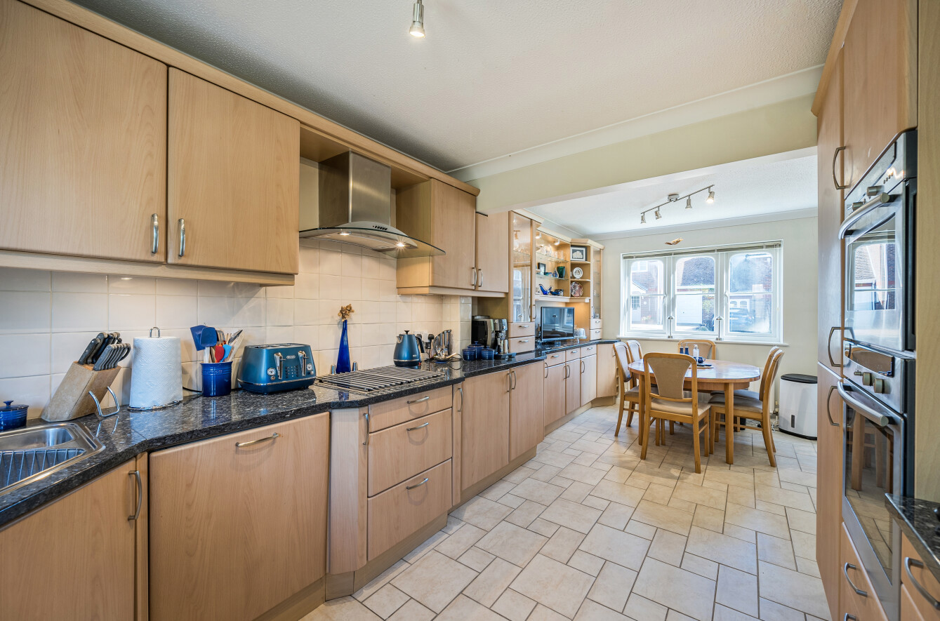 Lindley Gardens, Alresford, Hampshire, SO24 - Charters