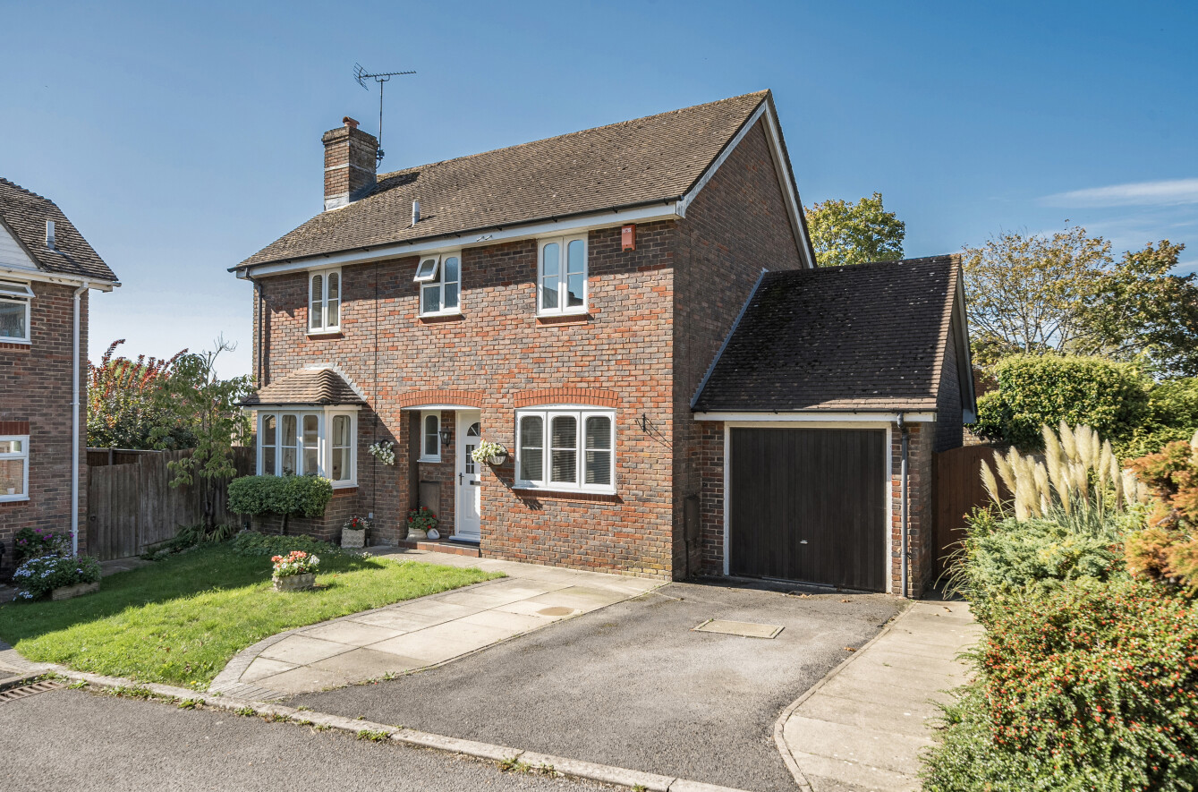 Lindley Gardens, Alresford, Hampshire, SO24 - Charters