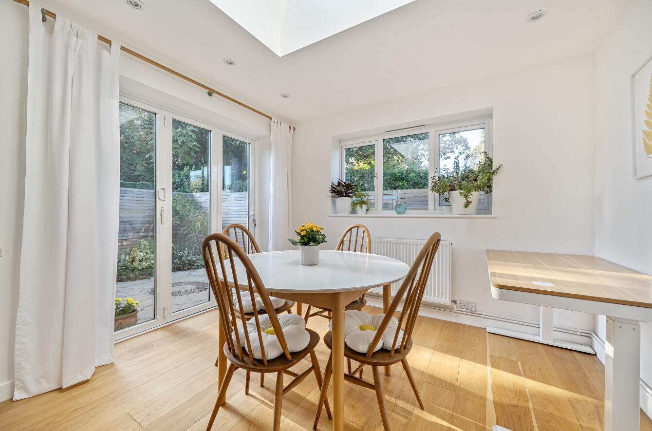 Woodlane Close, Bramdean, Alresford, Hampshire, SO24 Woodlane Close, Bramdean, Alresford, Hampshire, SO24 - Charters