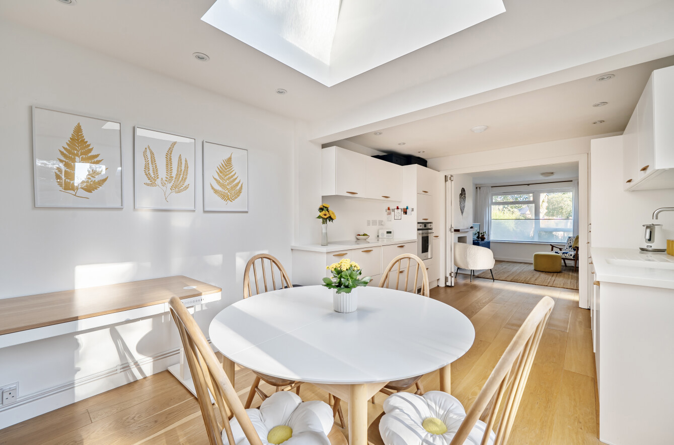 Woodlane Close, Bramdean, Alresford, Hampshire, SO24 Woodlane Close, Bramdean, Alresford, Hampshire, SO24 - Charters