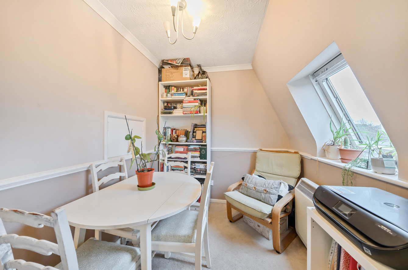 Vicarage Hill, Alton, Hampshire, GU34 - Charters