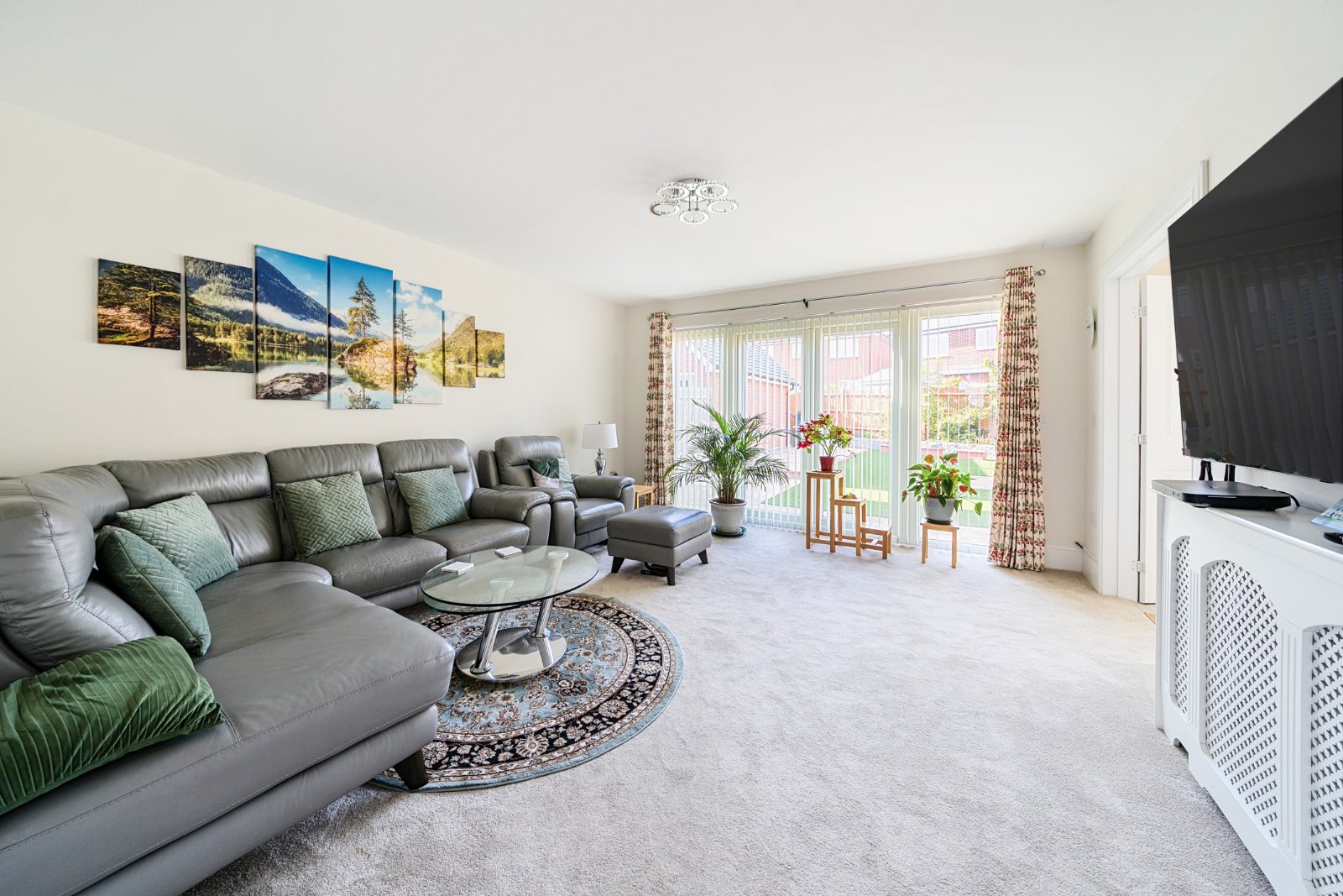 Hop Fields, Alton, East Hampshire, GU34 - Charters