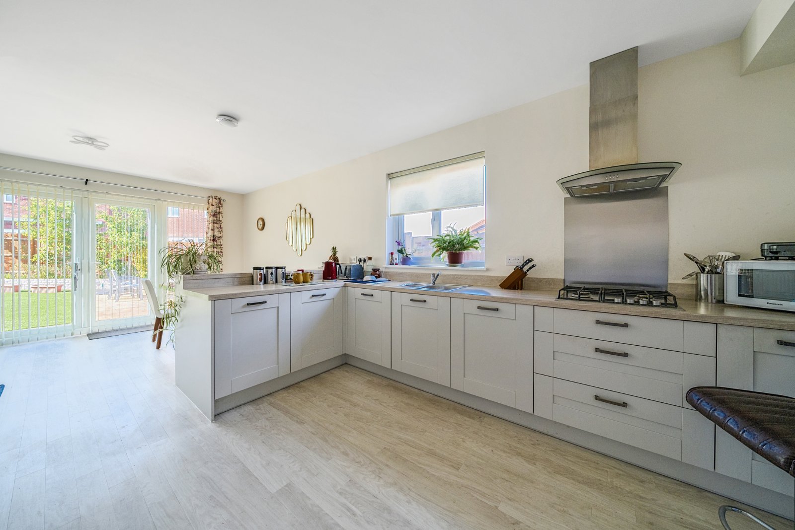 Hop Fields, Alton, East Hampshire, GU34 - Charters