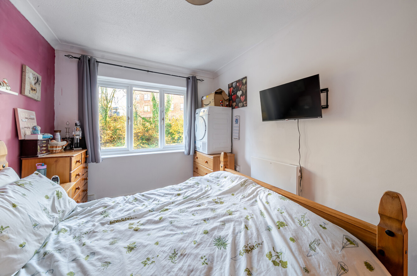 Dickers Lane, Alton, Hampshire, GU34 - Charters