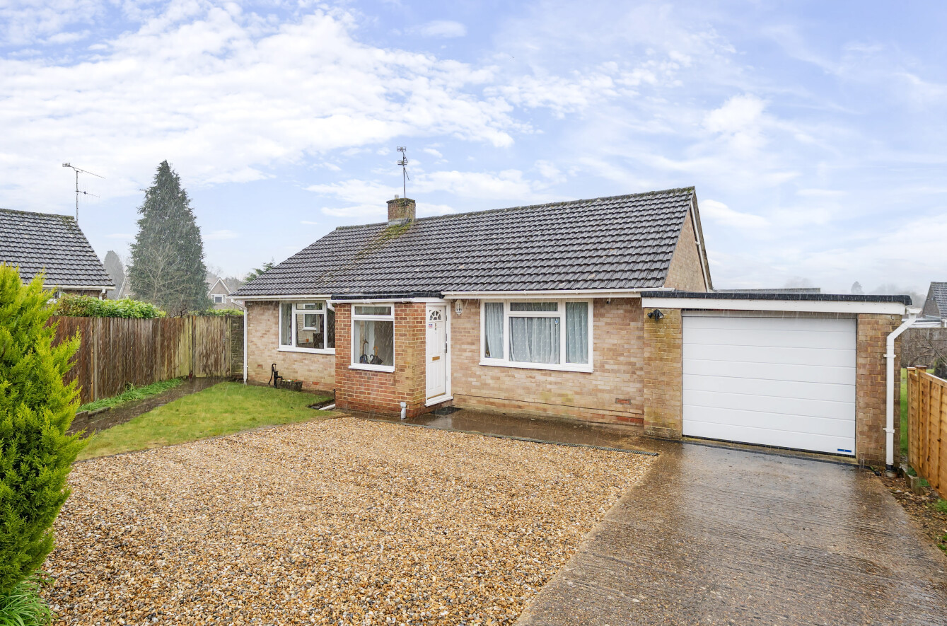 Spencer Close, Four Marks, Alton, Hampshire, GU34 - Charters