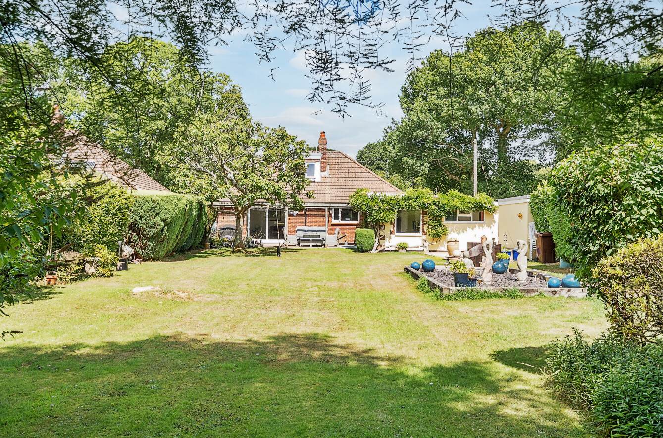 Abbey Road, Medstead, Alton, Hampshire, GU34 - Charters
