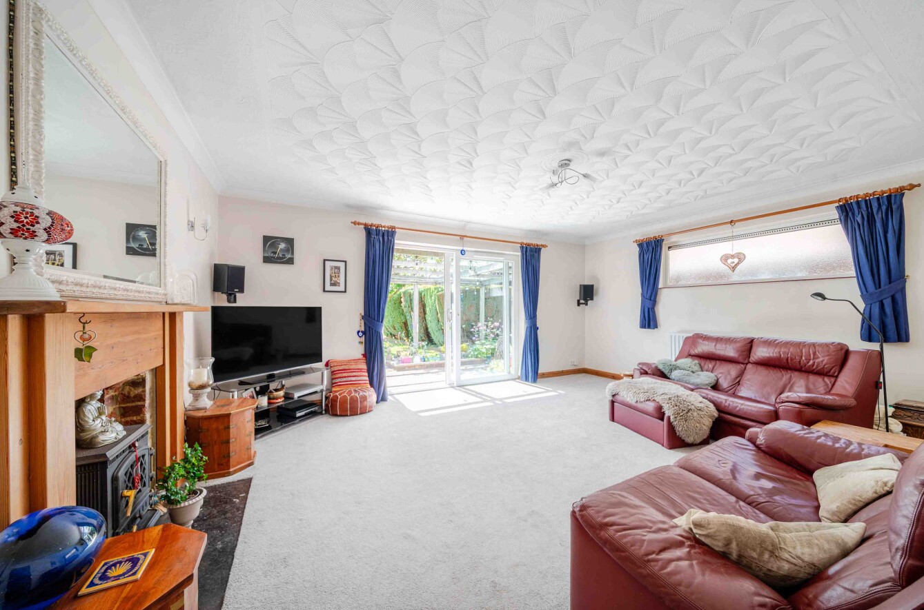 Abbey Road, Medstead, Alton, Hampshire, GU34 - Charters