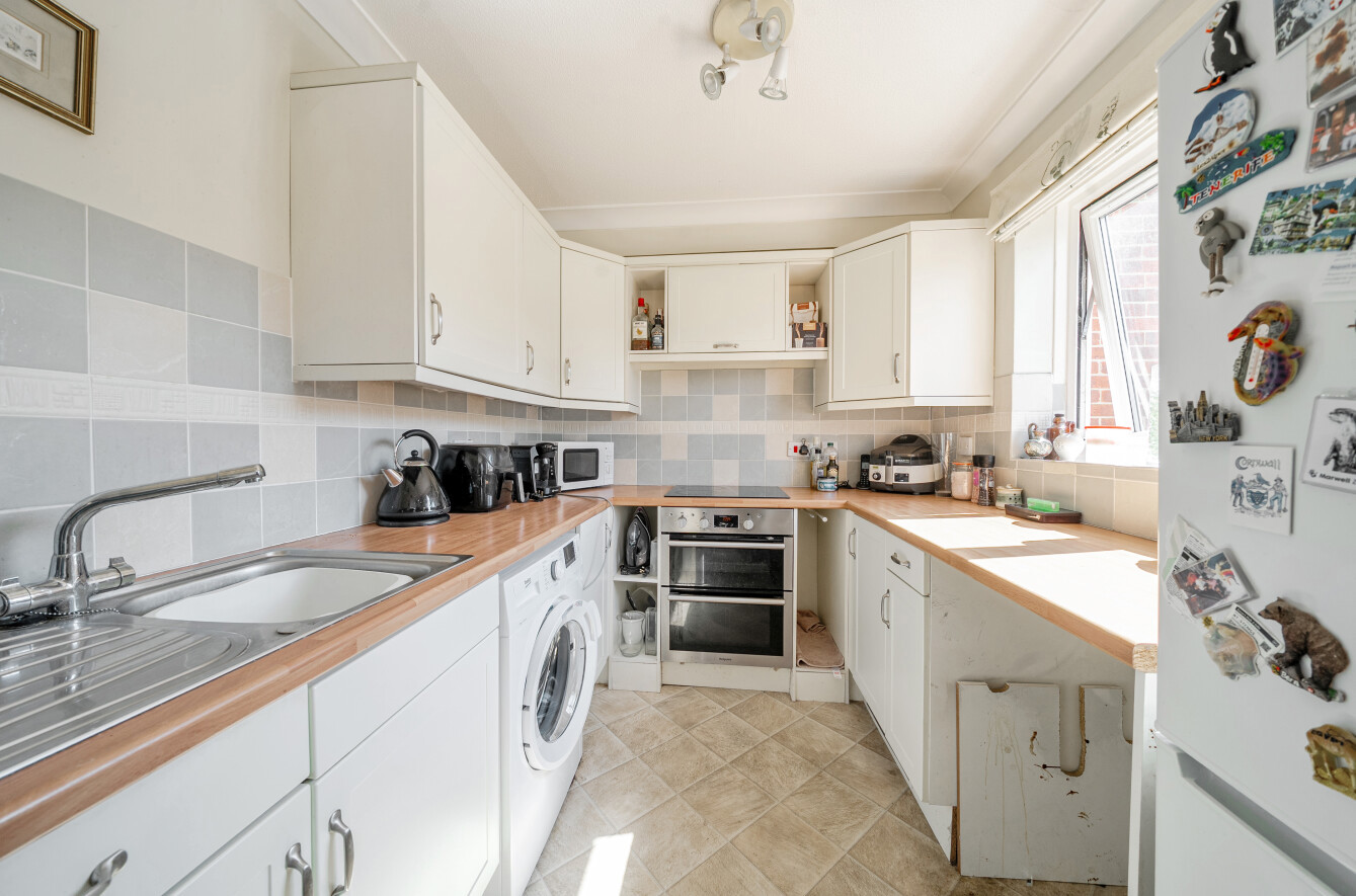 Dickers Lane, Alton, Hampshire, GU34 - Charters