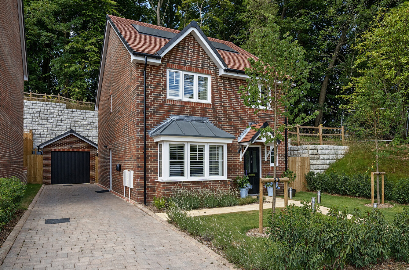 Bracher Close, Alton, Hampshire, GU34 - Charters