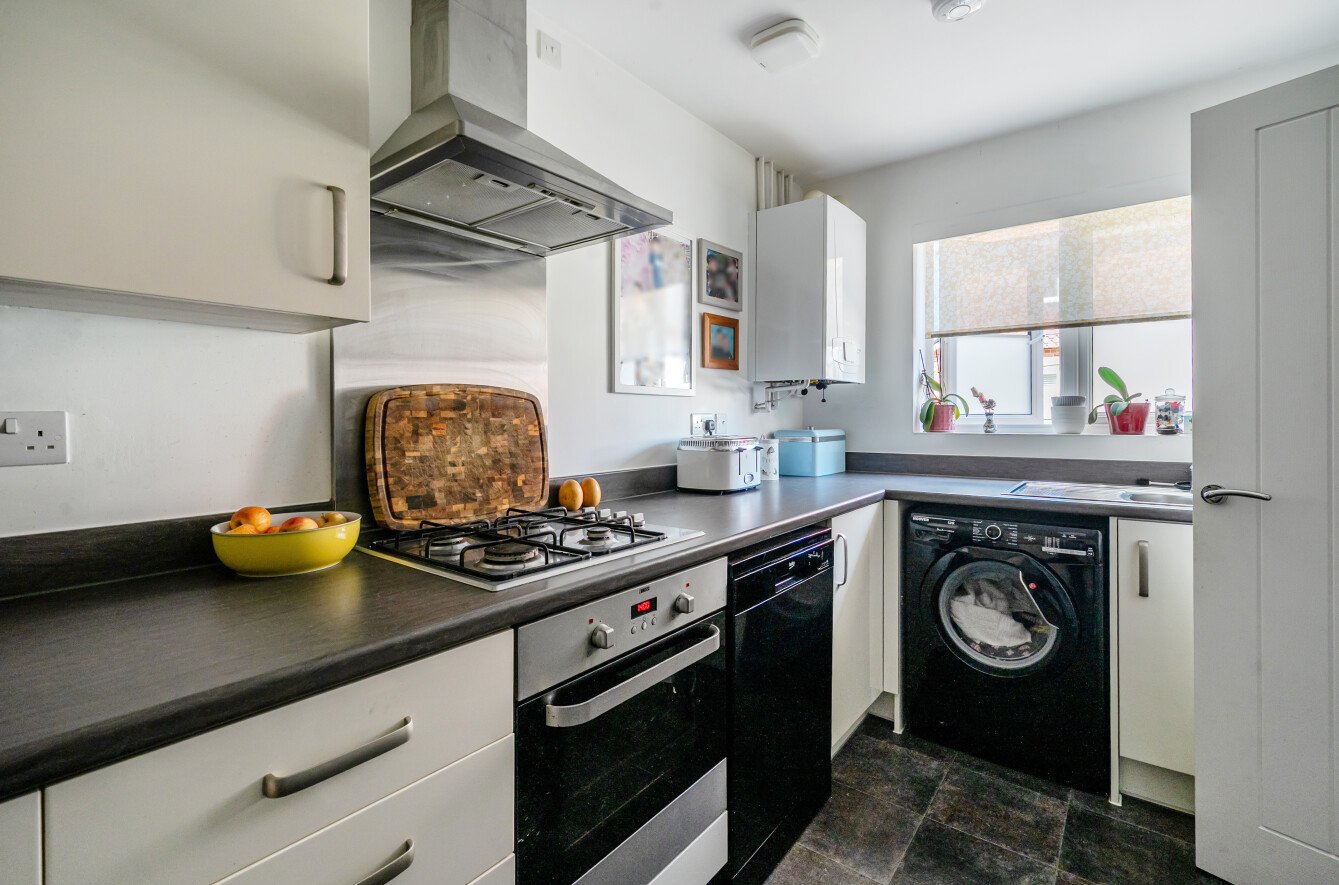 Goswell Square, Alton, Hampshire, GU34 - Charters