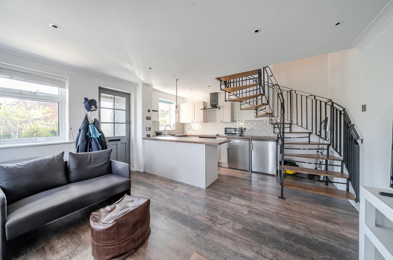 Salisbury Close, Alton, Hampshire, GU34 - Charters