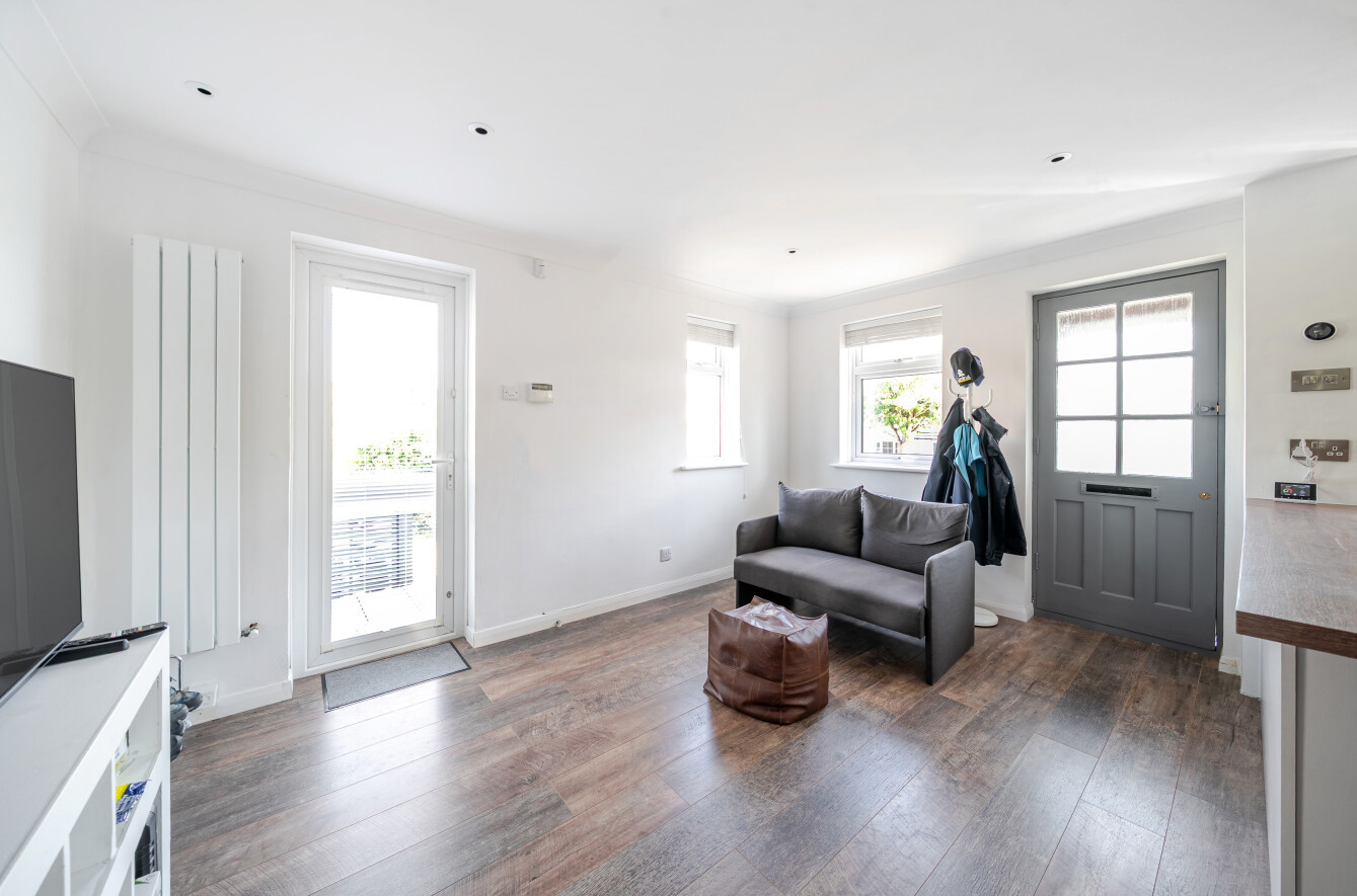 Salisbury Close, Alton, Hampshire, GU34 - Charters