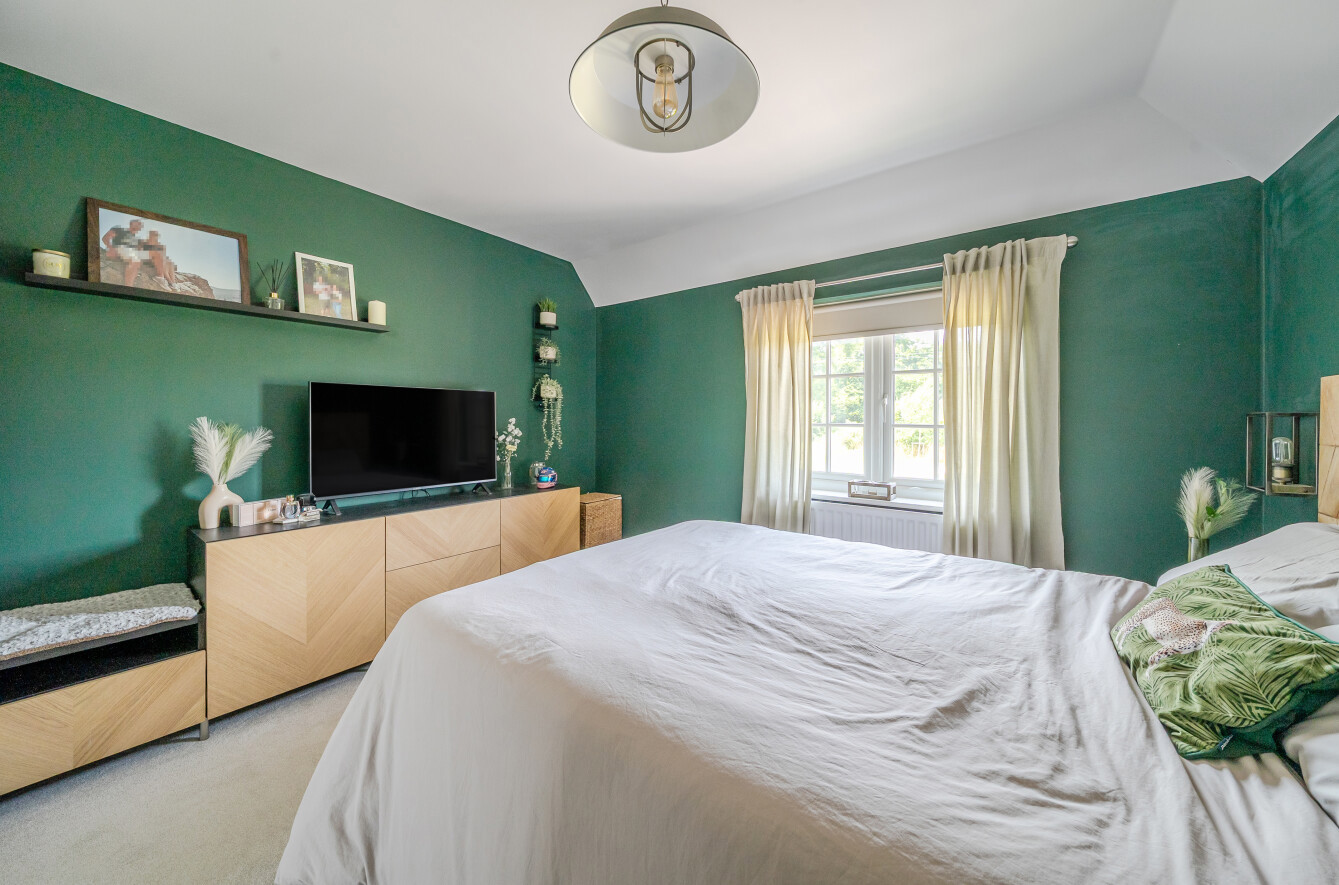 Ernest Road, Alton, Hampshire, GU34 - Charters