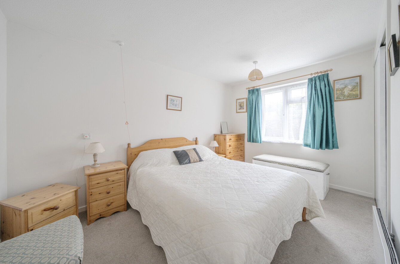 Thornton End, Holybourne, Alton, Hampshire, GU34 - Charters