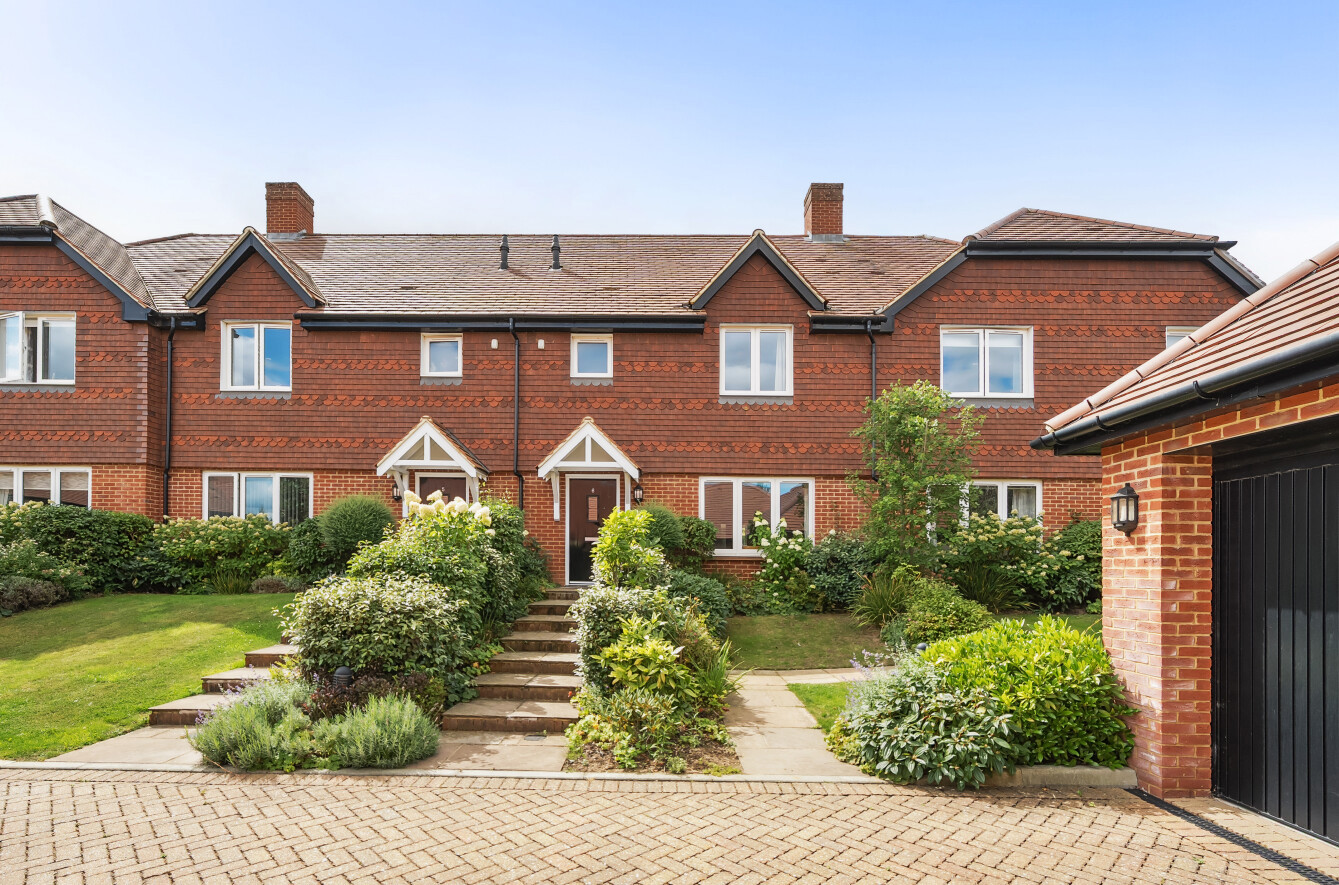 Lambton Close, Medstead, Alton, Hampshire, GU34 - Charters