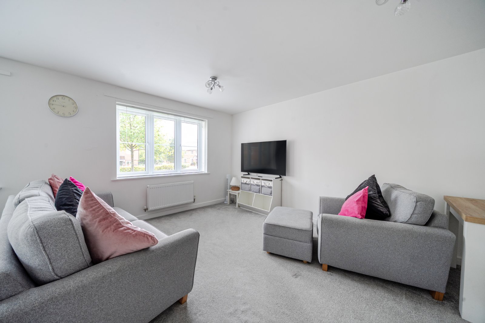 Holland Drive, Medstead, Alton, Hampshire, GU34 - Charters