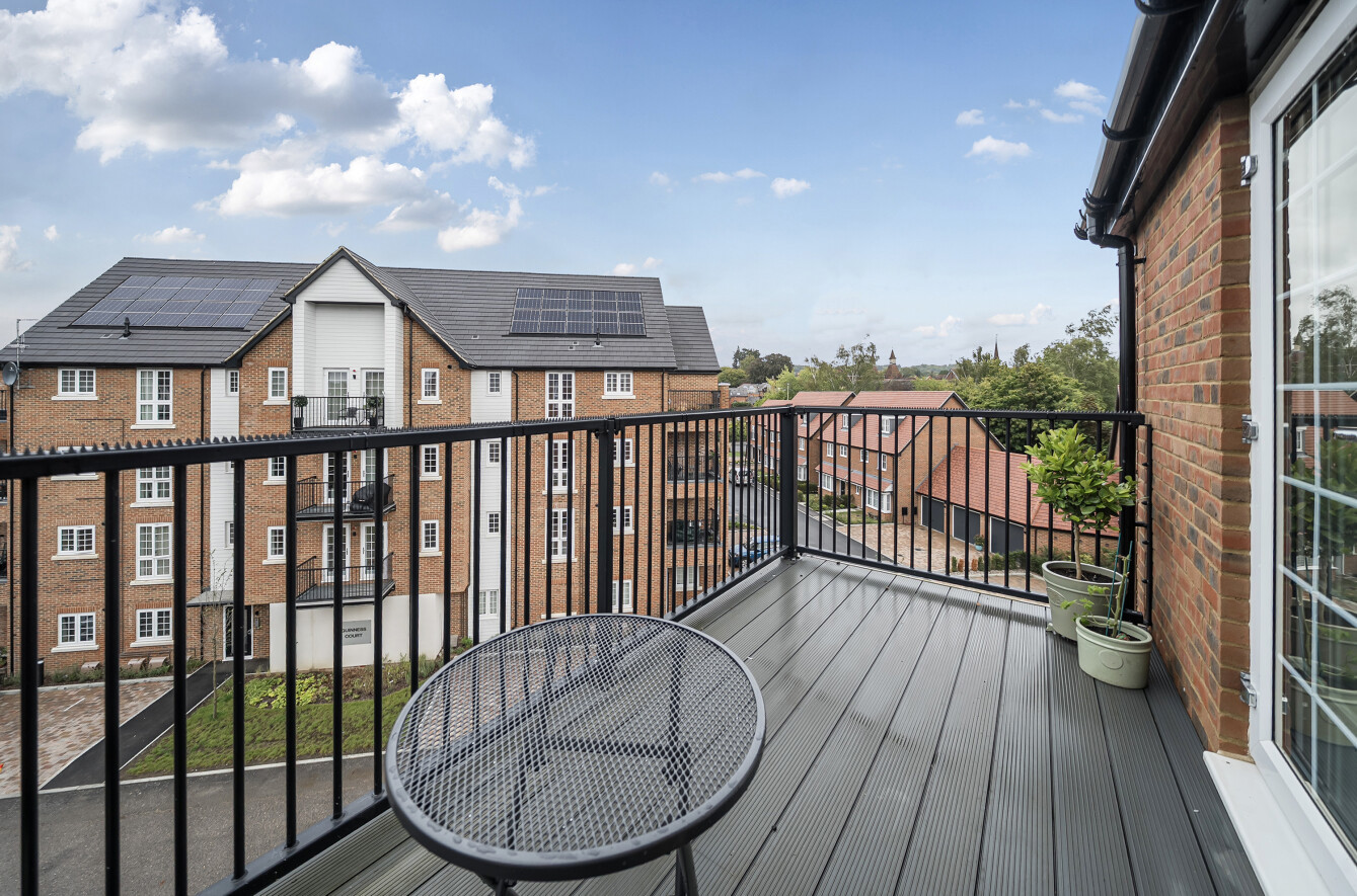 Harp Avenue, Alton, Hampshire, GU34 - Charters