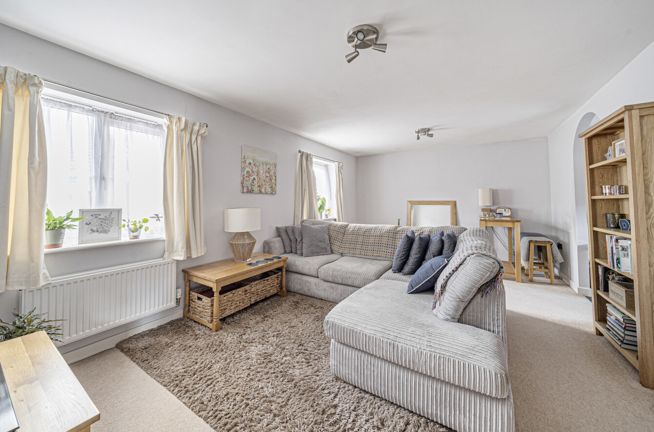 Lapwing Way, Four Marks, Alton, Hampshire, GU34 - Charters