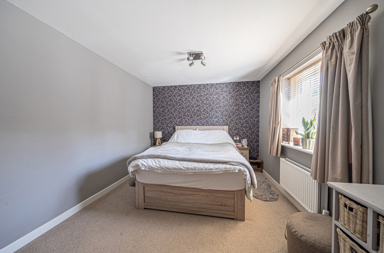 Lapwing Way, Four Marks, Alton, Hampshire, GU34 - Charters
