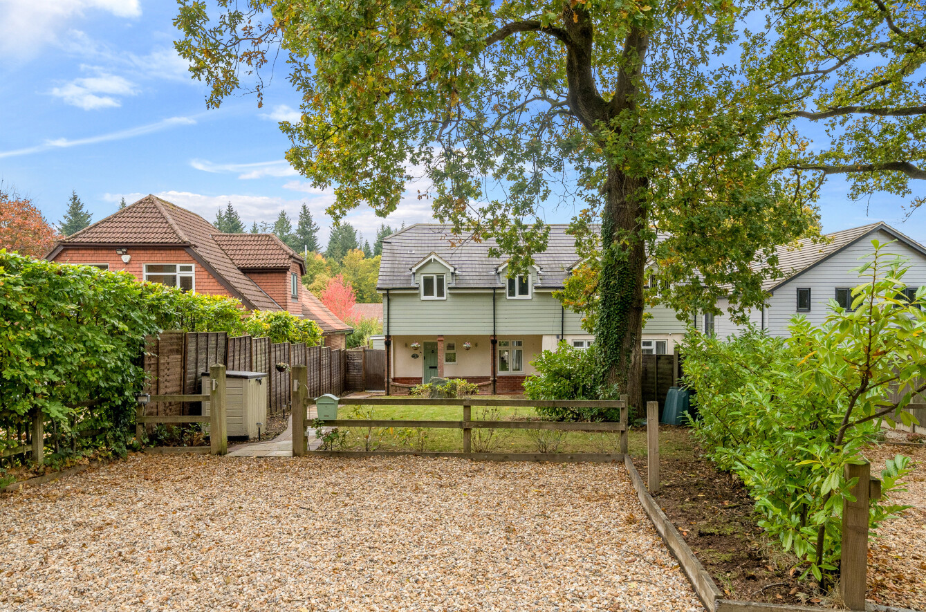 The Shrave, Four Marks, Alton, Hampshire, GU34 - Charters